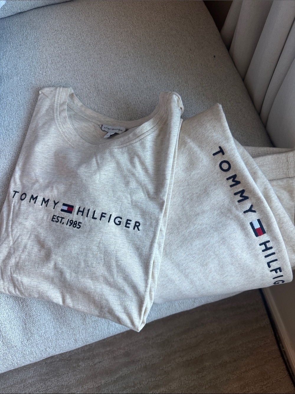 Tommy Hilfiger Cream Logo short sleeve sweater